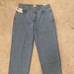 Aritzia - Ocean Mid Rise Baggy Jeans
Brand New
Size: 8/28w
Original price is $98
